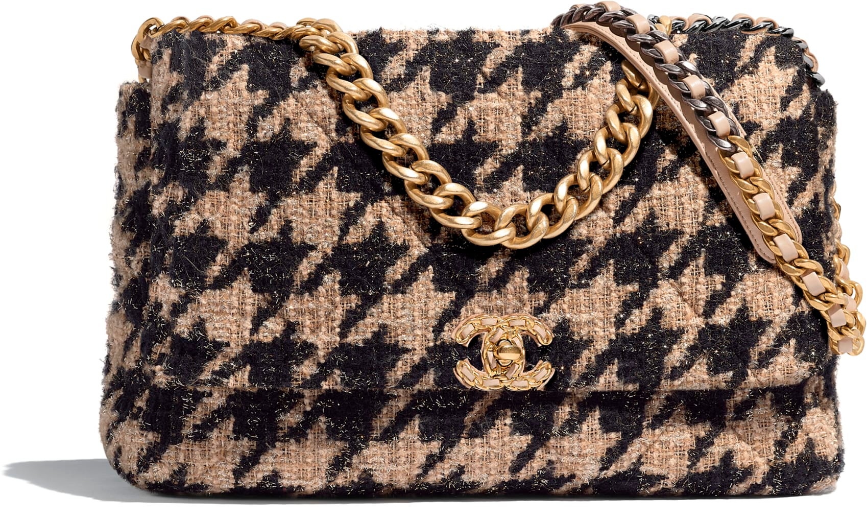 Un bolso de tweed de Chanel (4.550 euros).