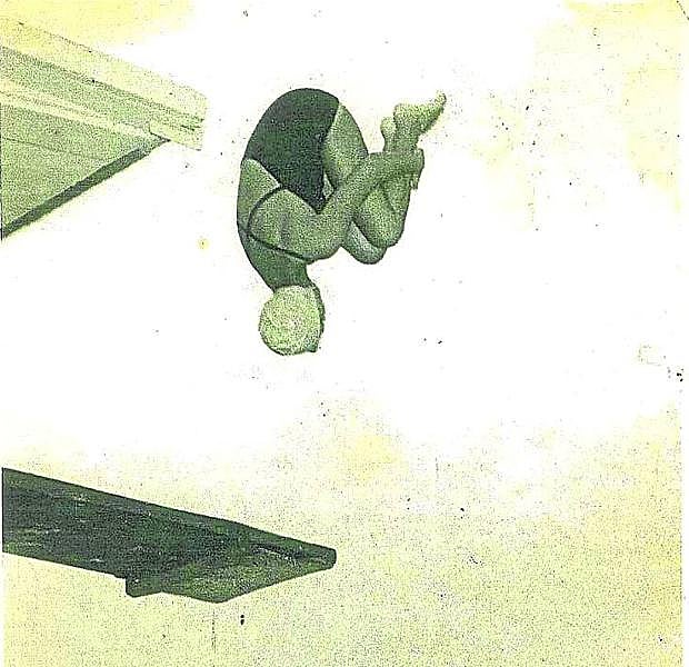 Pionera.En 1951 fue campeona de saltos en trampolín y palanca. Fue una de las primeras mujeres en practicar el ballet acuático. 