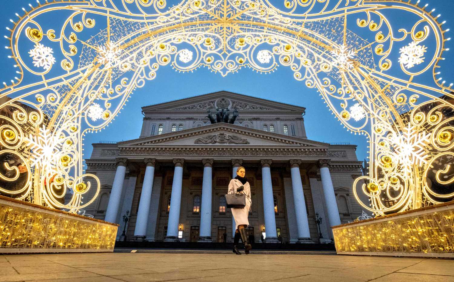 Decoración de Año Nuevo del Teatro Bolshoi en Moscú