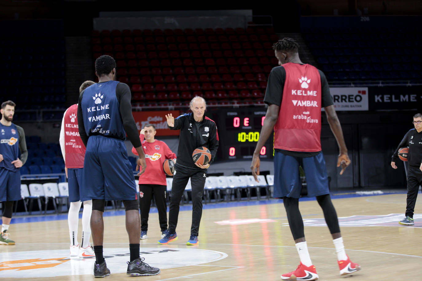 Fotos: Ivanovic ya viste los colores del Baskonia