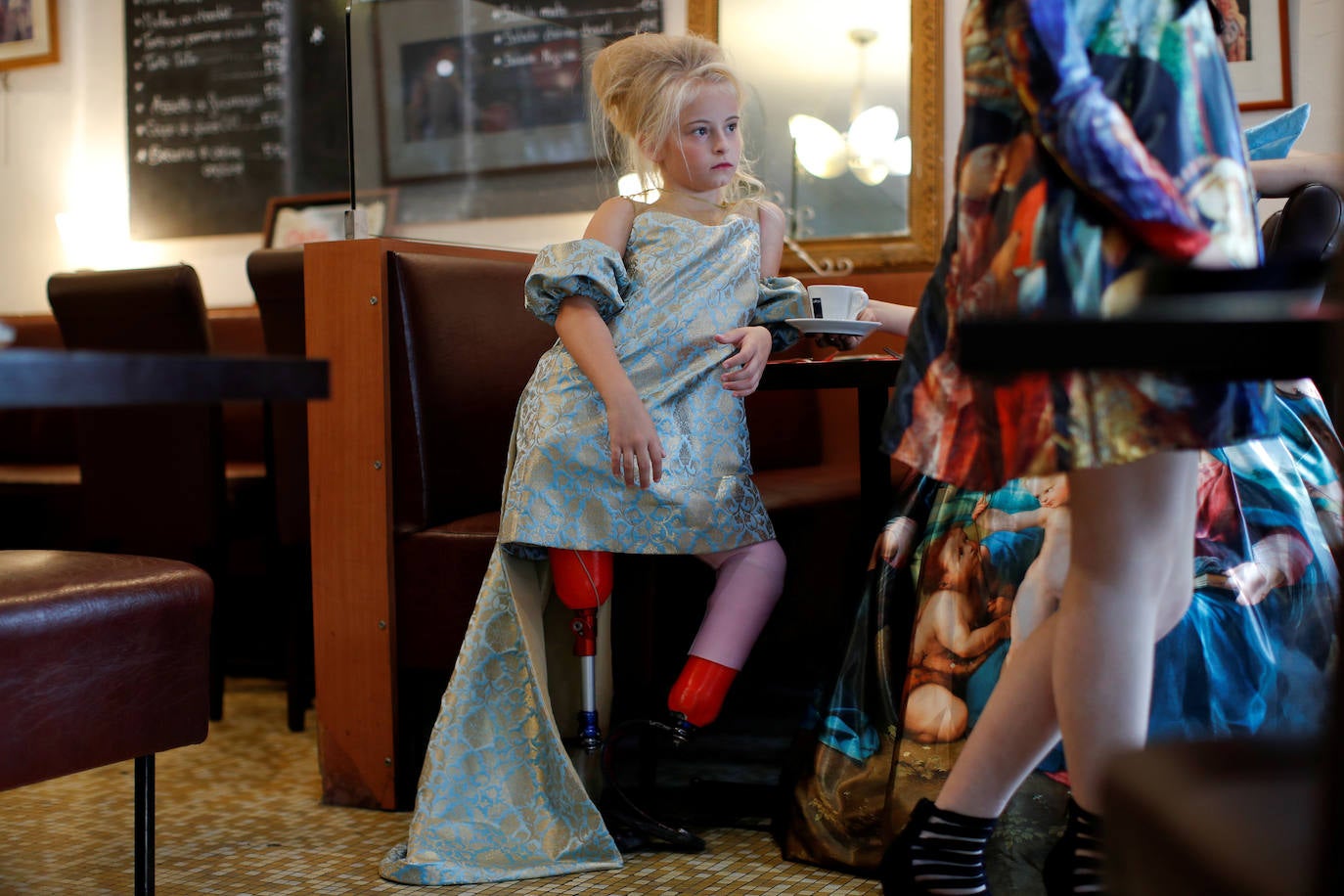 La modelo Daisy-May Demetre, de 9 años y con las piernas amputadas, es fotografiada un día antes de participar en el desfile de la marca de ropa infantil de lujo Lulu et Gigi en la Semana de la Moda de París, Francia, el 26 de septiembre de 2019. 