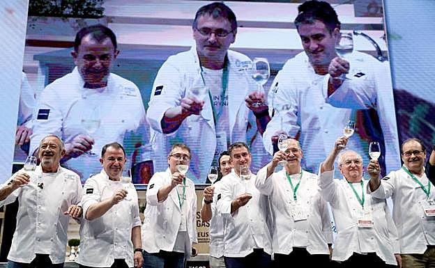 La élite de la cocina vasca brinda en el congreso. 