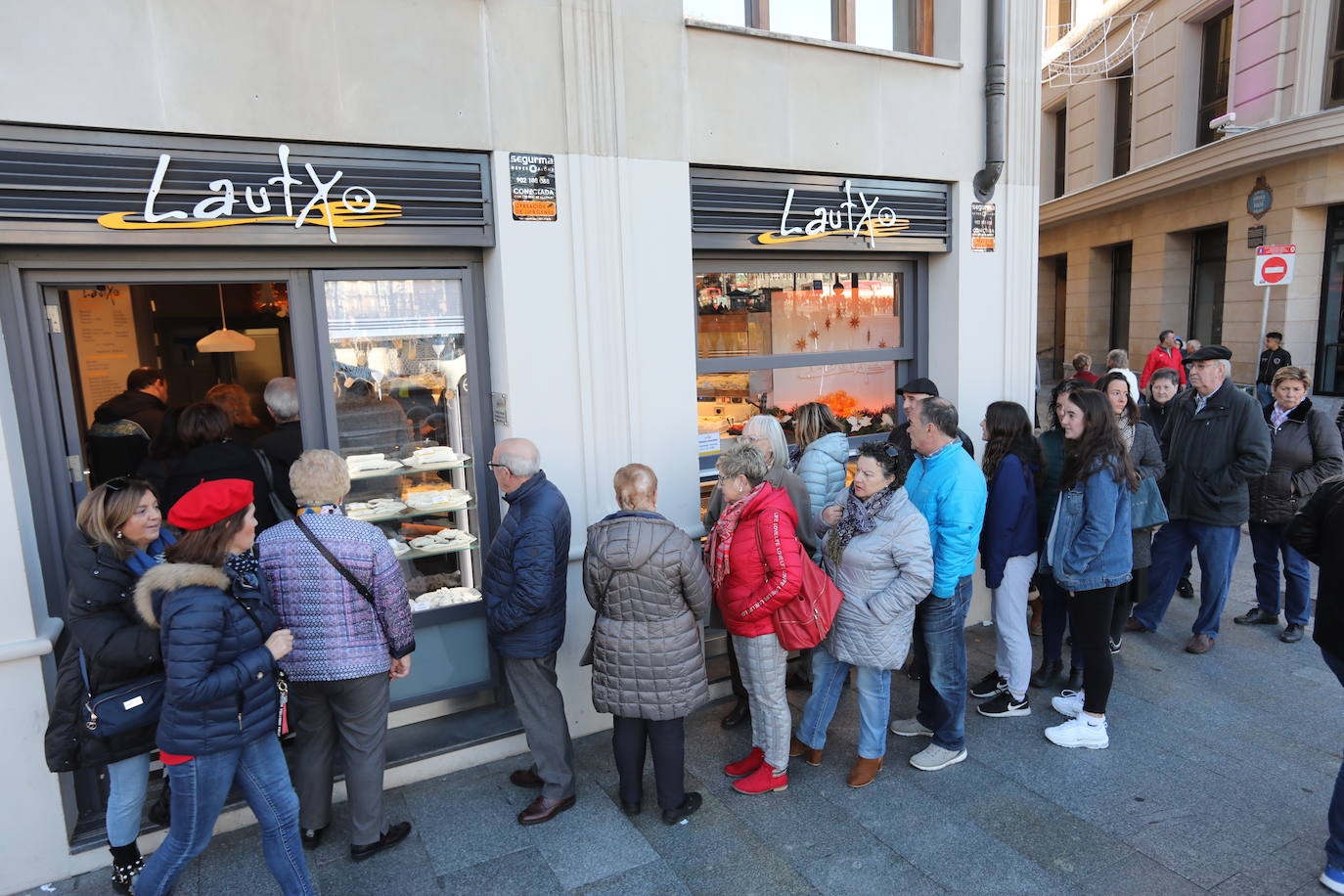 Las colas en la pastelería Lautxo también se dispararon.