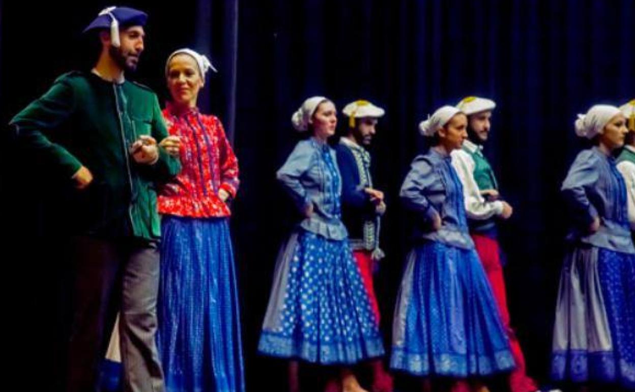Ikuskizun honetan, dantzariak eta musikariak arituko dira. 