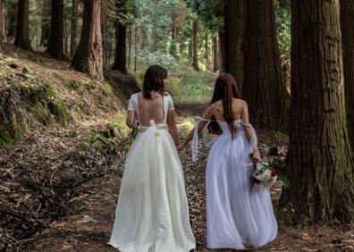 Imagen secundaria 1 - La primera foto muestra a la pareja de vacaciones en Roma. Las dos de abajo, les muestra de espaldass durante su enlace en Zeanuri.