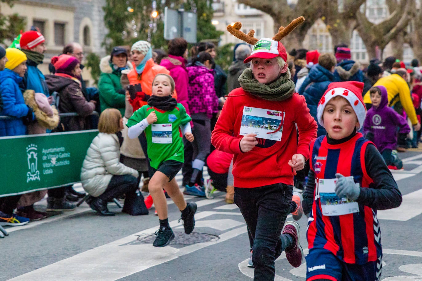 Fotos: Las fotos de la San Silvestre Txiki de Vitoria