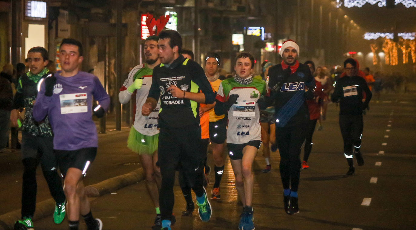 Fotos: Las fotos de la San Silvestre de Vitoria