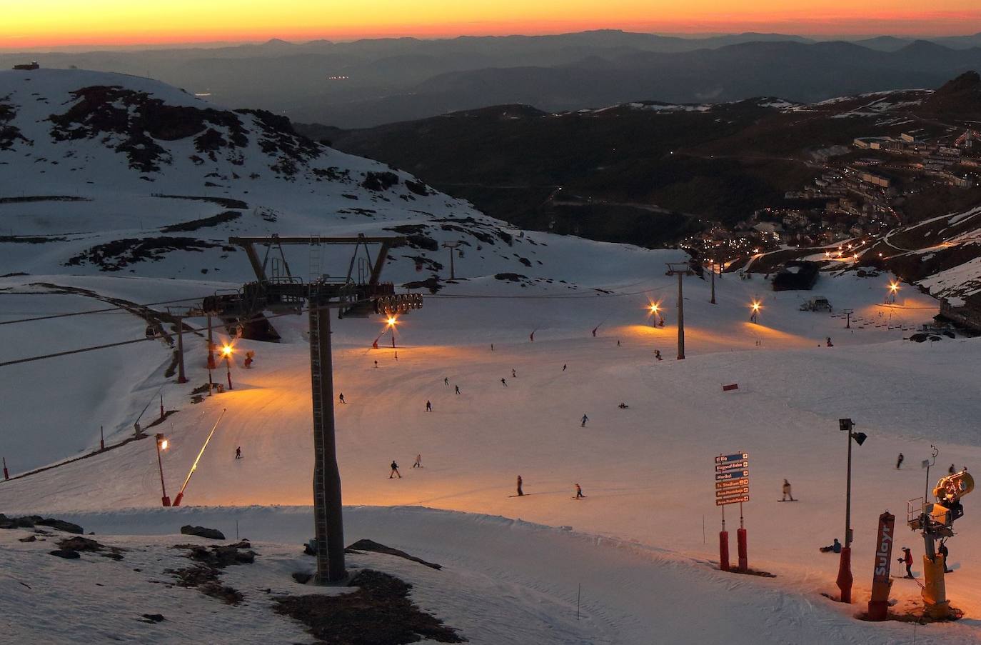 Fotos: Sierra Nevada, el lugar perfecto para disfrutar de la nieve por la mañana y la noche