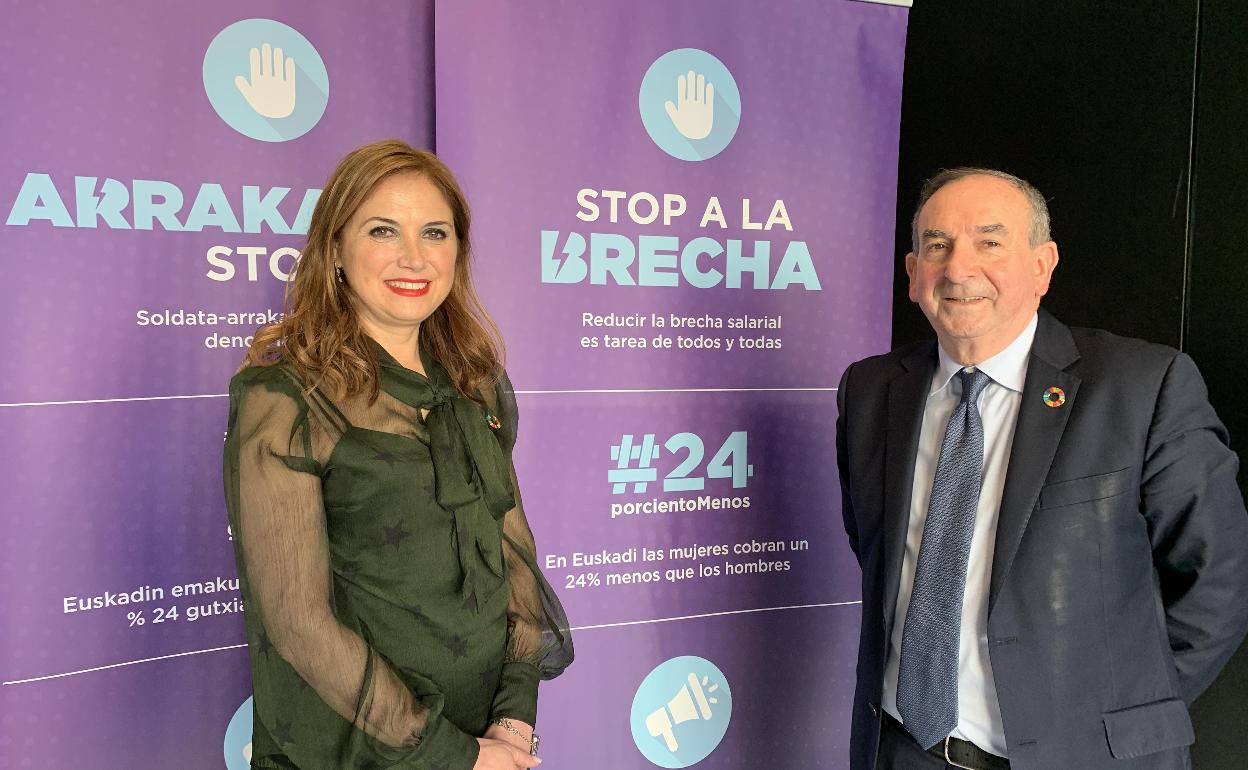 Maria Jesus San Jose eta Jon Azkue kanpainaren aurkezpenean. 