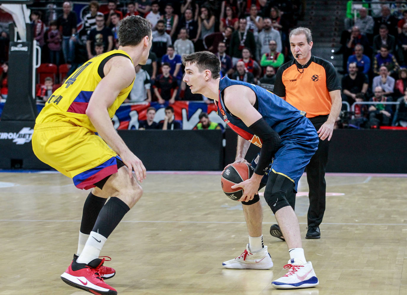 Fotos: Las mejores imágenes del Baskonia - Barcelona de Euroliga 2019