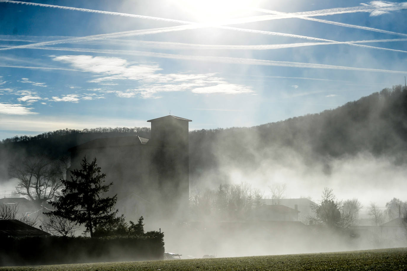 El frío y los bancos de niebla han vuelto a ser protagonistas en Álava. Tobillas, con -5,7 grados, ha marcado la mínima este 2 de enero en el territorio histórico. Salvatierra y Antoñana, con -3,6, y Vitoria, con -2,6 grados, son otros de los rincones de la geografía alavesa donde las temperaturas han caído por debajo de cero.