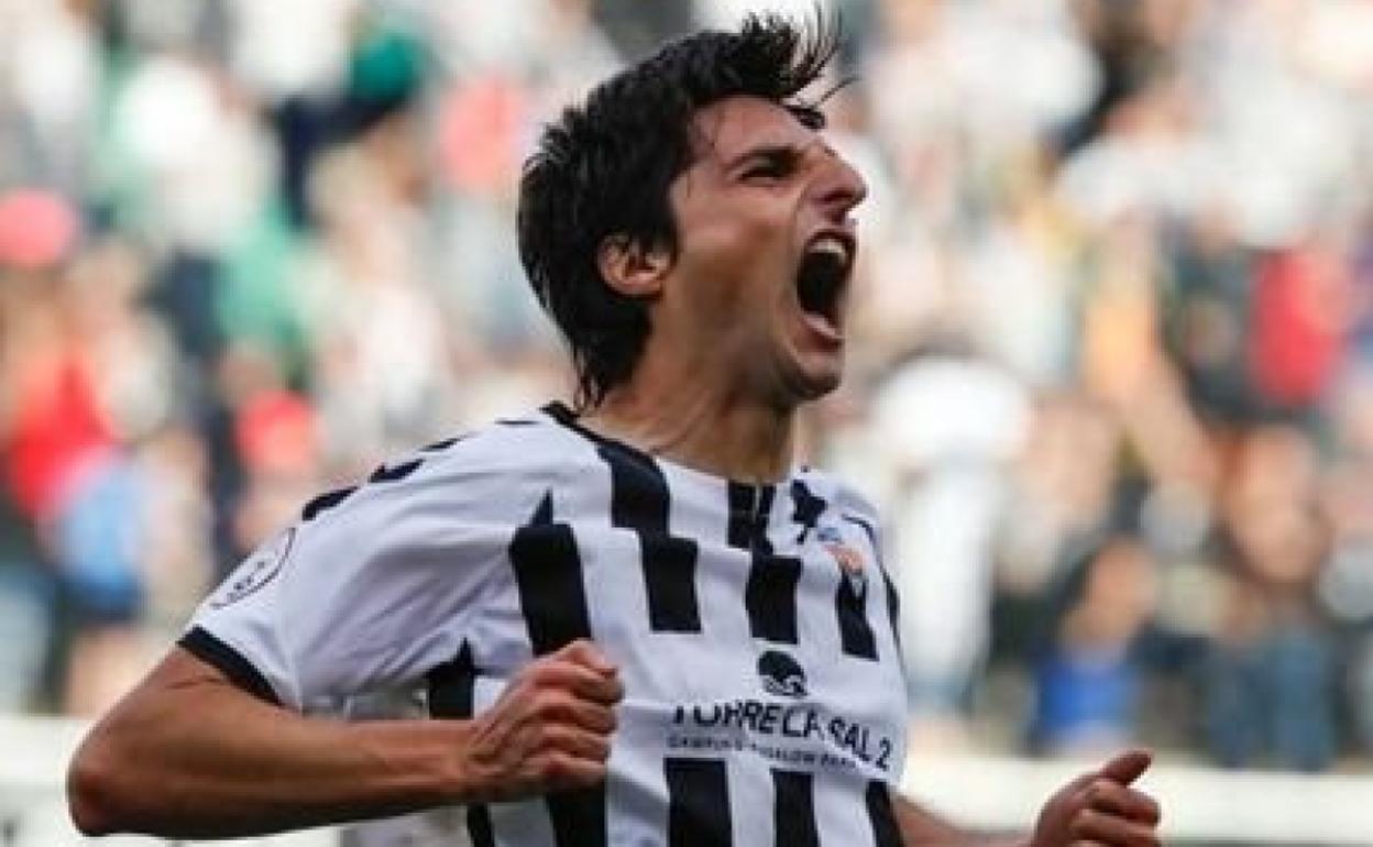 Jairo Cárcaba celebra un gol con el Castellón 