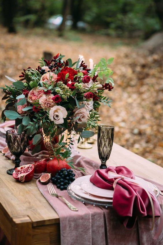 Fotos: En el vestido de novia, en el ramo, en la decoración... ¿te atreves a incluir el terciopelo en tu boda?