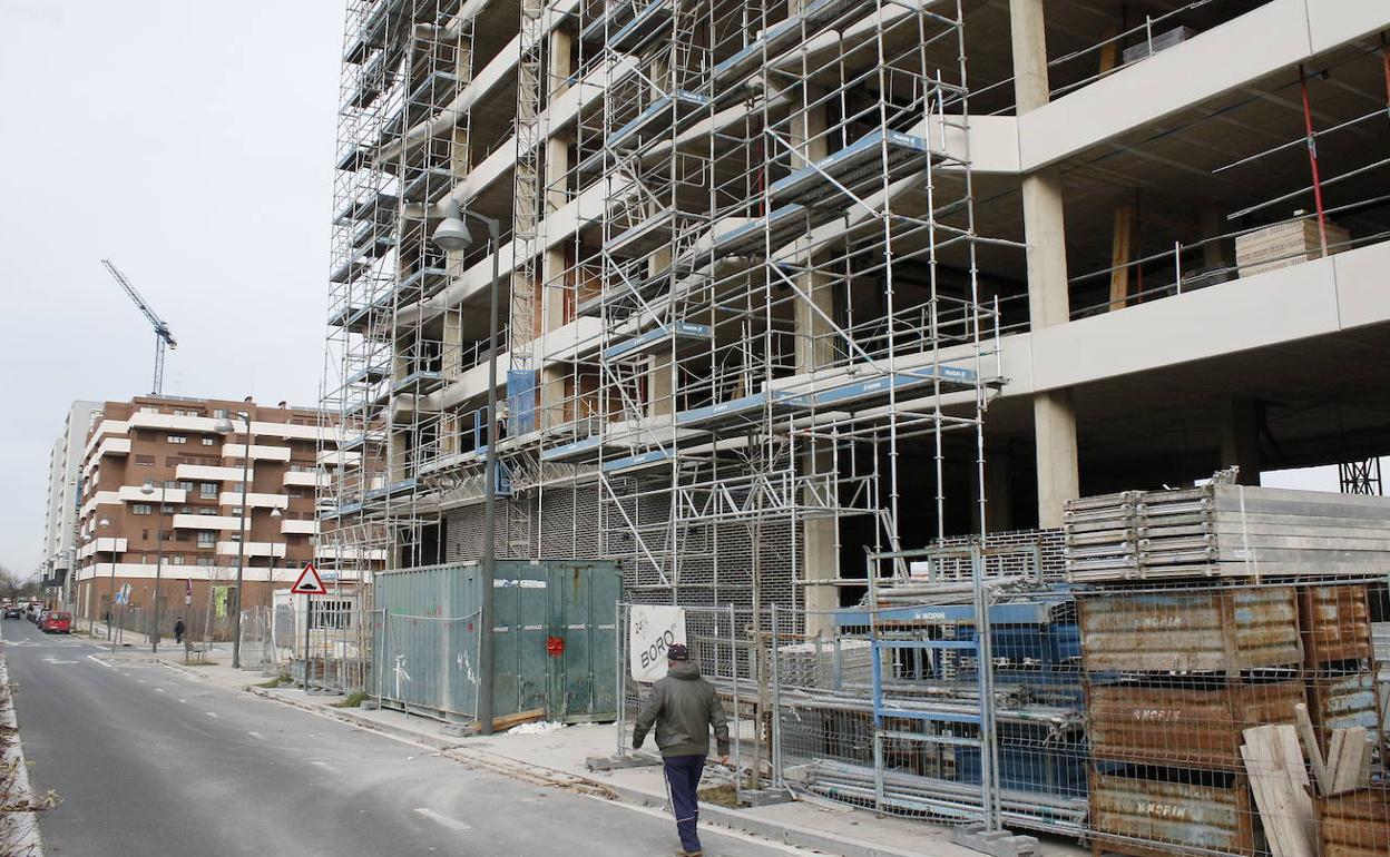 El edificio en construcción donde ocurrió el accidente está en la avenida de Olárizu.