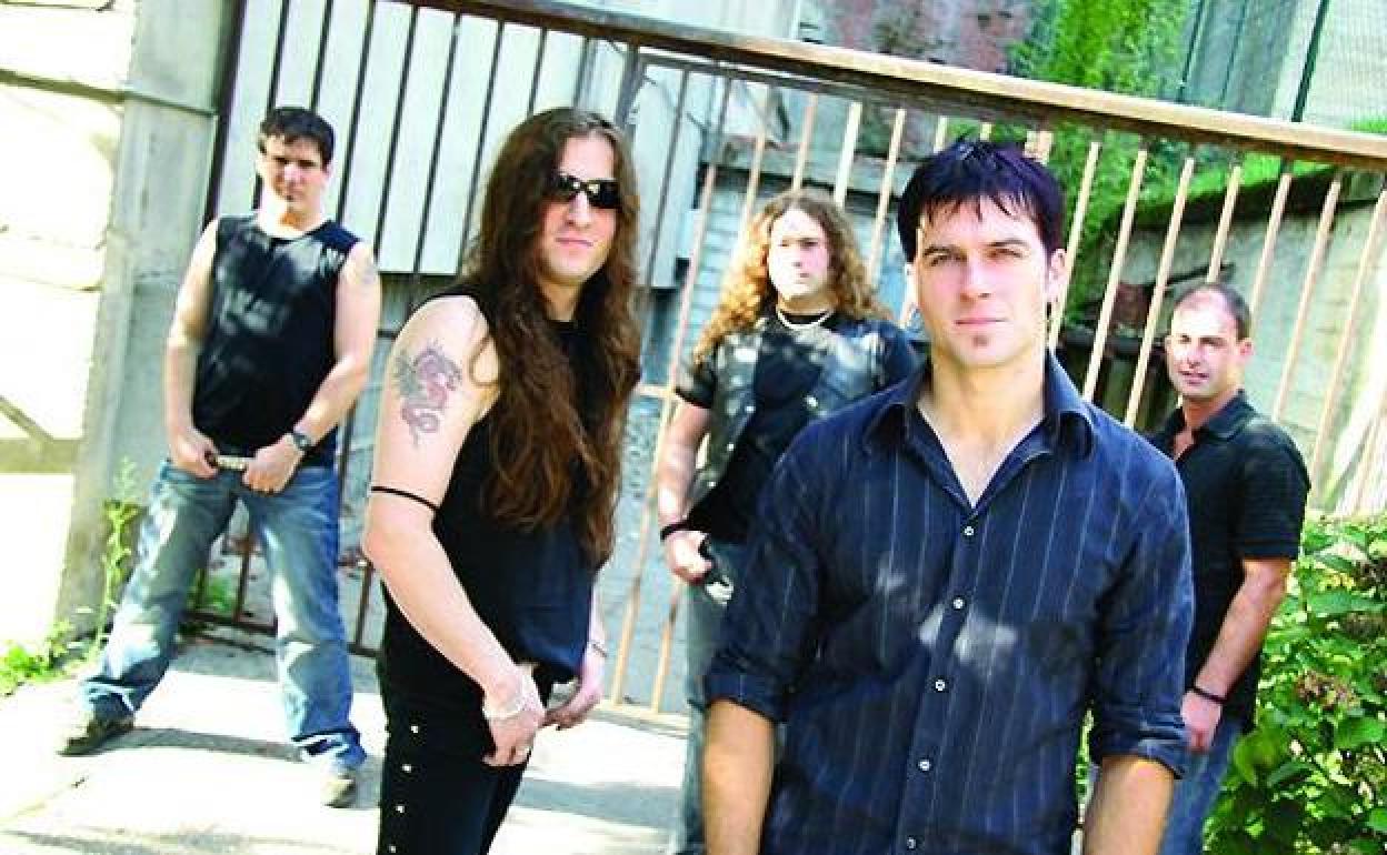 Asgarthen promozio-argazkia, 2006an zabaldua. 