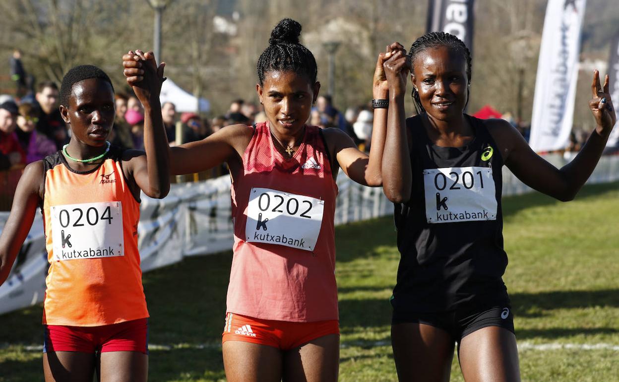 Tsige Abreha, Mercy Koech y Mercy Cherono. 