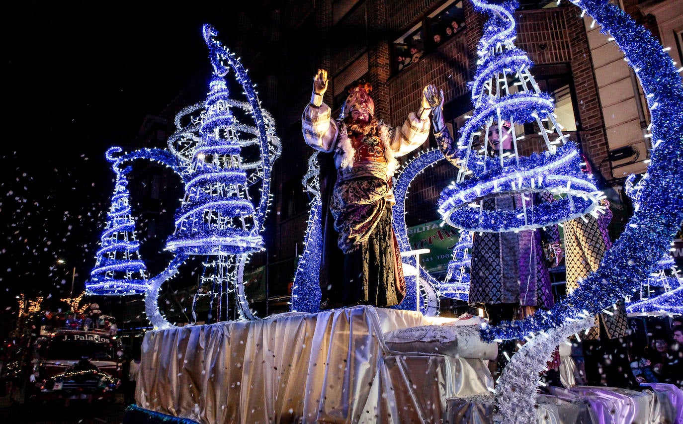Fotos: La cabalgata de los Reyes en Vitoria, en imágenes