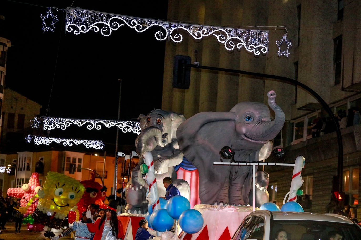 Fotos: La cabalgata de los Reyes en Vitoria, en imágenes