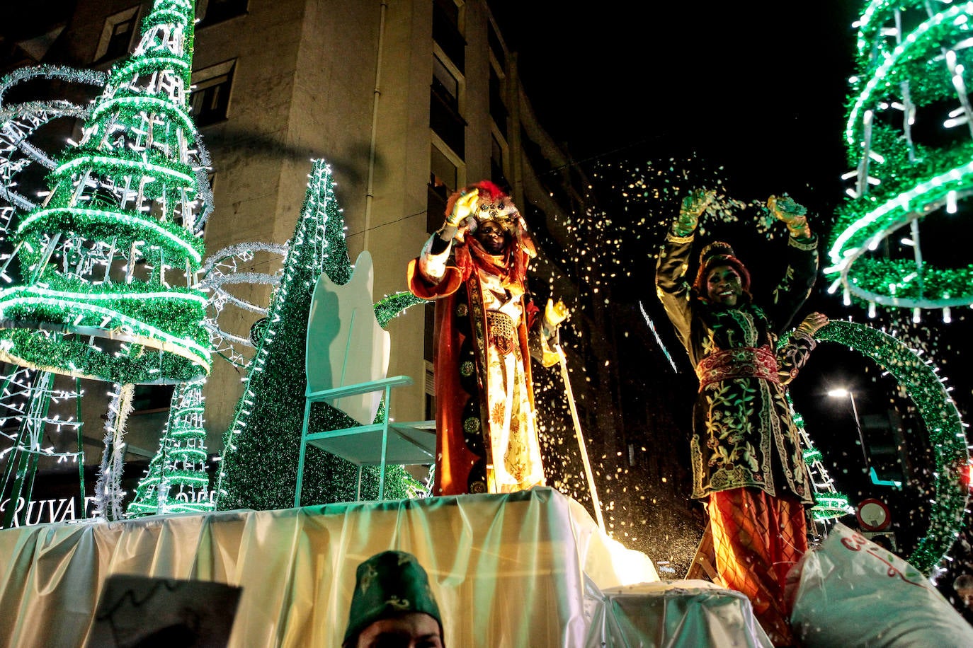 Fotos: La cabalgata de los Reyes en Vitoria, en imágenes