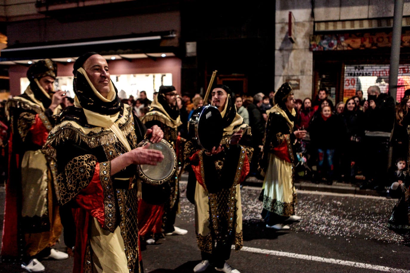 Fotos: La cabalgata de los Reyes en Vitoria, en imágenes