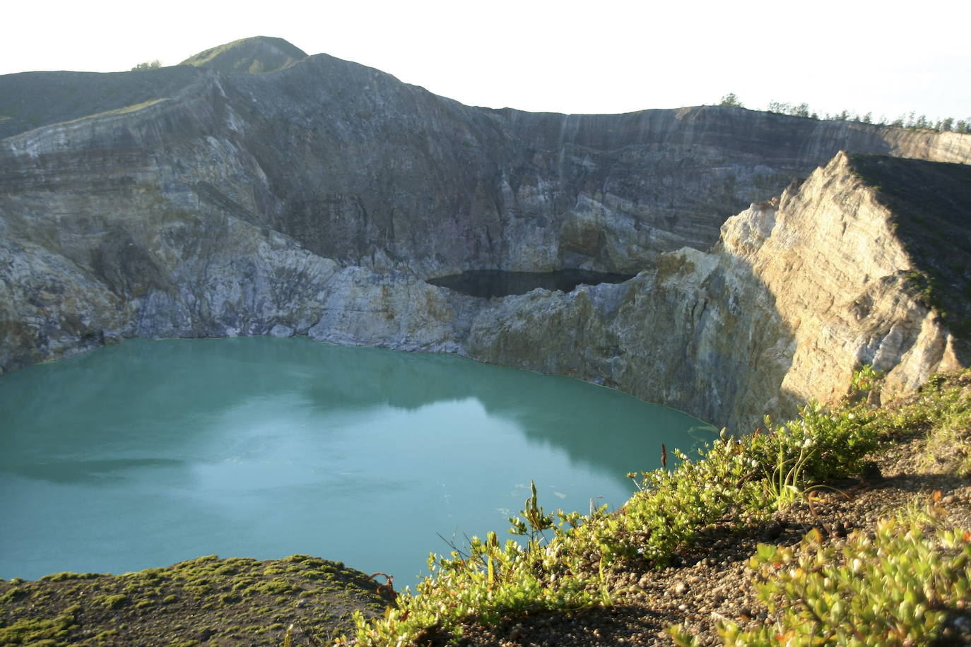 Nusa Tenggara Oriental, en Indonesia, se ha convertido en todo un reclamo por las más de 500 islas paradisíacas que posse. Destacan entre ellas Sumba, Timor Occidental y Flores, famosa por su gran lago azul turquesa.