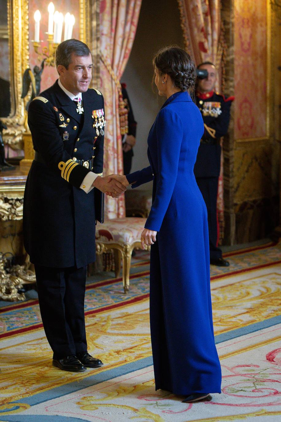 Fotos: El recogido &#039;messy&#039; de Letizia planea ser el peinado de invitada clave de 2020