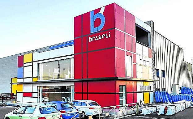 La empresa Braseli, donde trabajaba el operario fallecido, está en el polígono de Lantarón. 