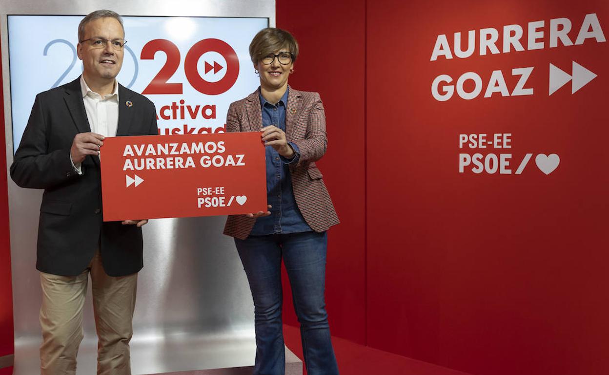 Alfredo Retortillo y Begoña Gil, en la presentación esta mañana de la precampaña del PSE. 