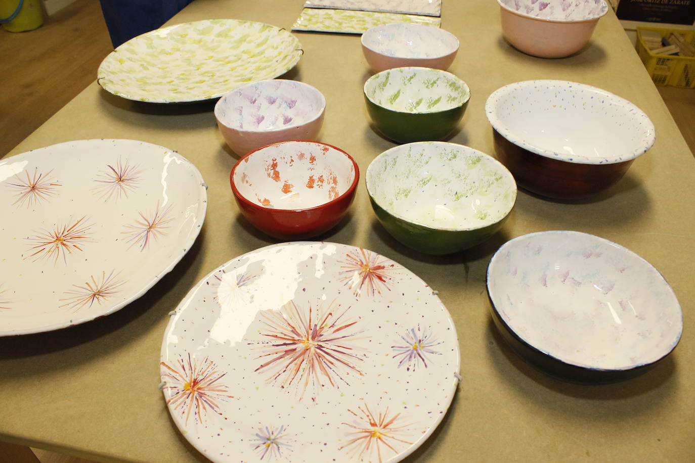 Platos, cuencos, bandejas... creados por la vitoriana.