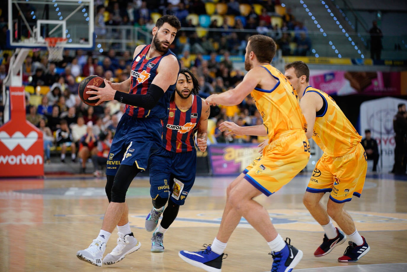 Fotos: Las mejores imágenes del Herbalife Gran Canaria - Kirolbet Baskonia
