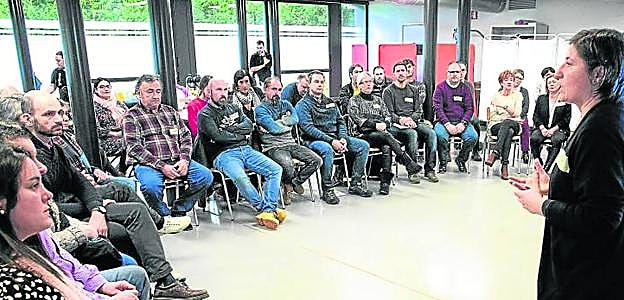Un momento de la reunión celebrada ayer en Zalla para fomentar la innovación y detener el vaciamiento de las zonas rurales.