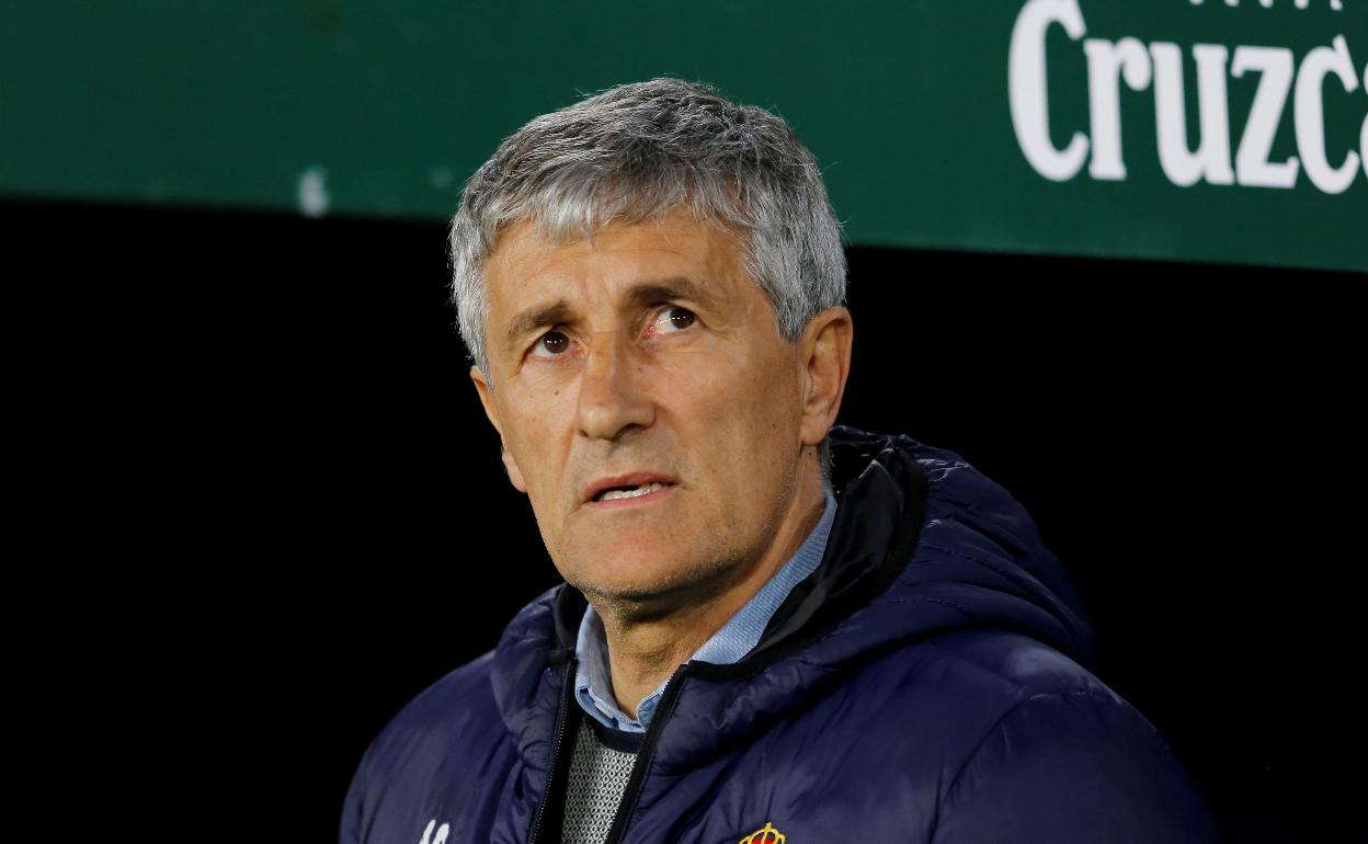 Quique Setién, durante su etapa de entrenador con el Betis. 