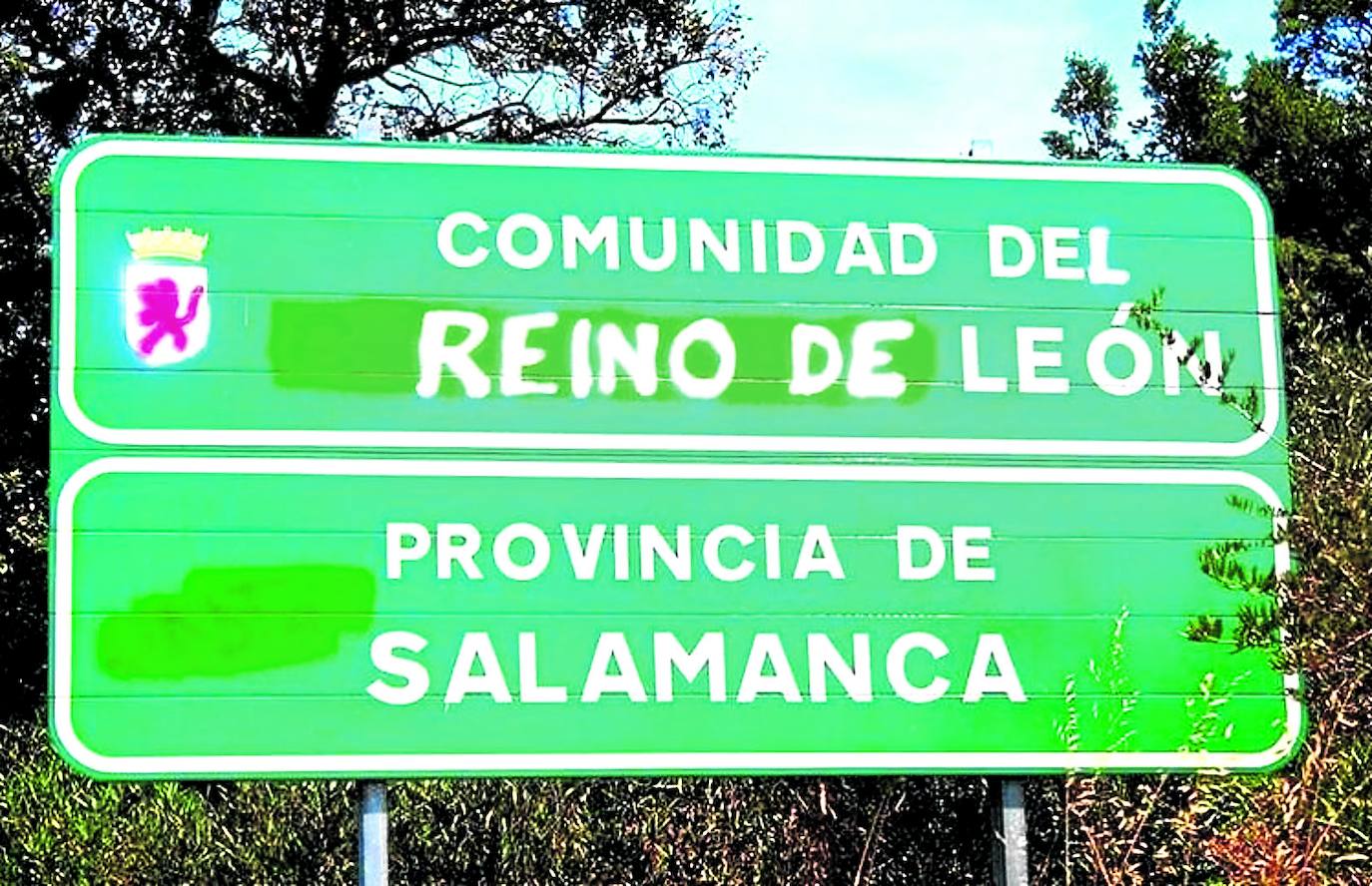 El cambio de denominación de la cartelería oficial es visible en muchas zonas de León. También alguna de Salamanca y Zamora.