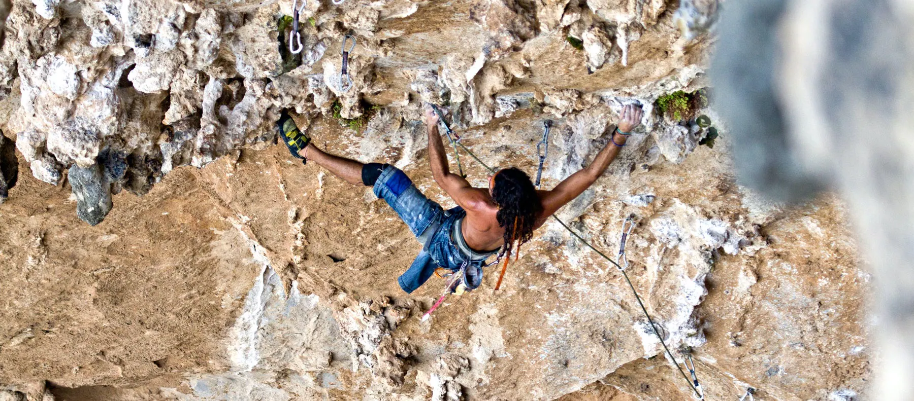 Fotos: La increíble historia de superación de Urko Carmona: perder una pierna a los 16 y convertirse en guía de escalada a los 38