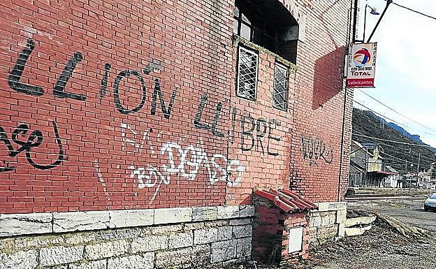 Una de las muchas pintadas que reclaman autonomía. 