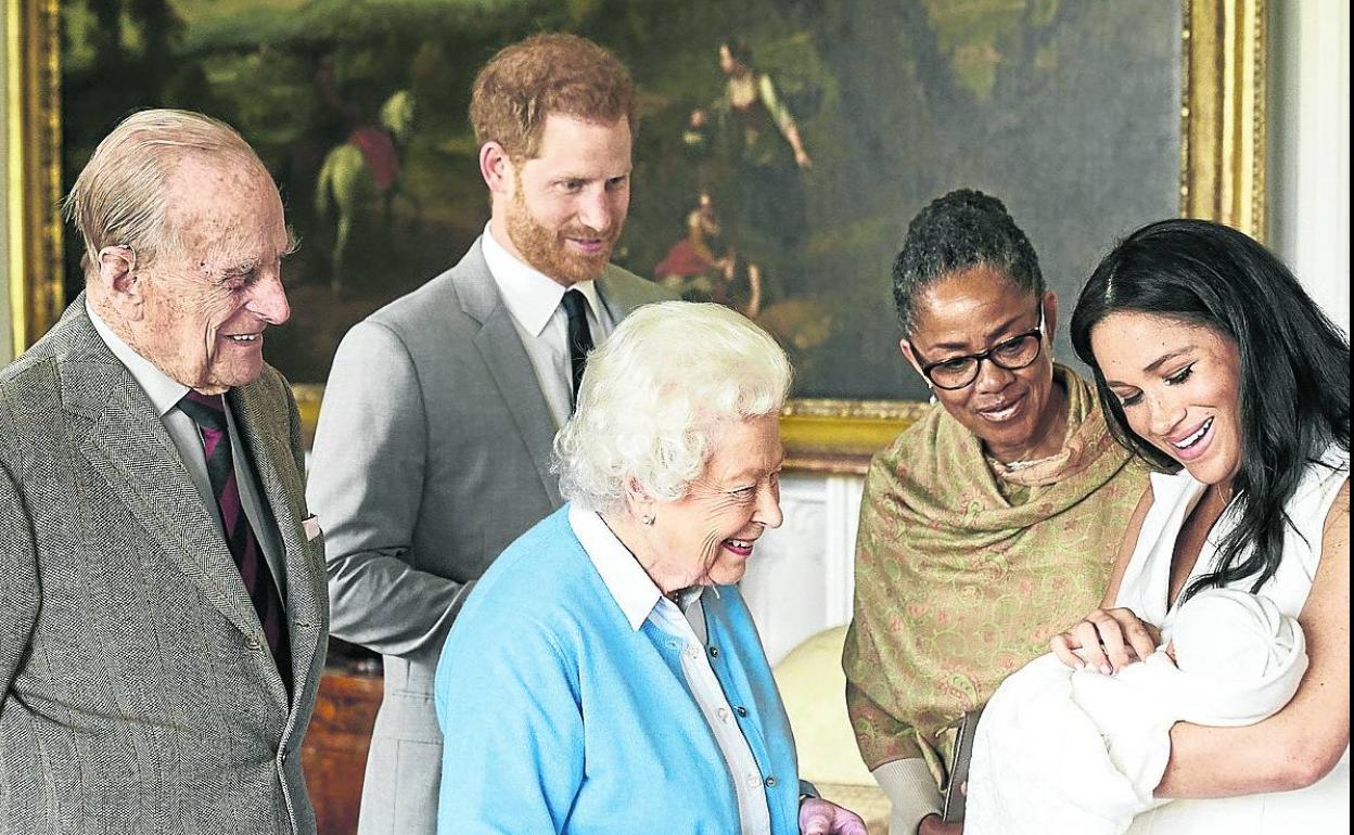 Enrique e Isabel II pactaron antes de reunir a la familia