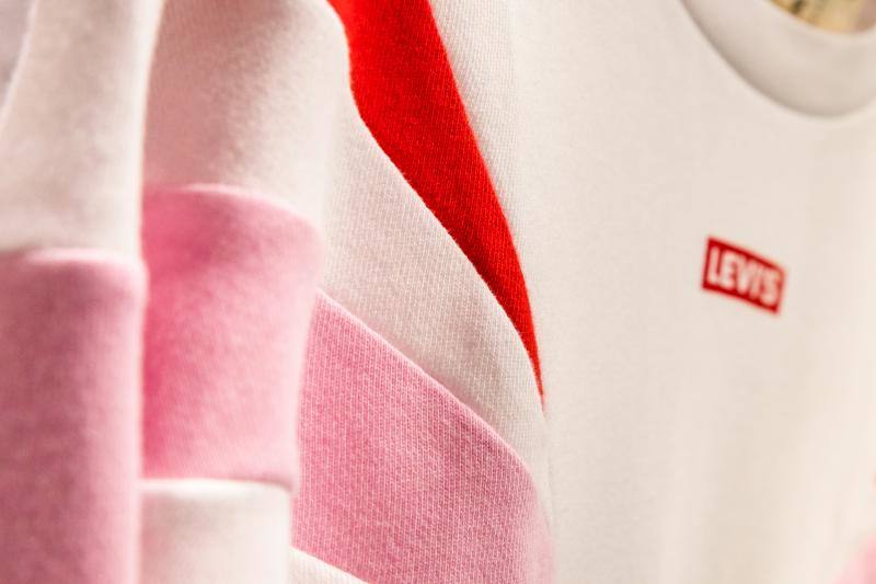 Sudadera de la marca Levi's disponible en la tienda Styling
