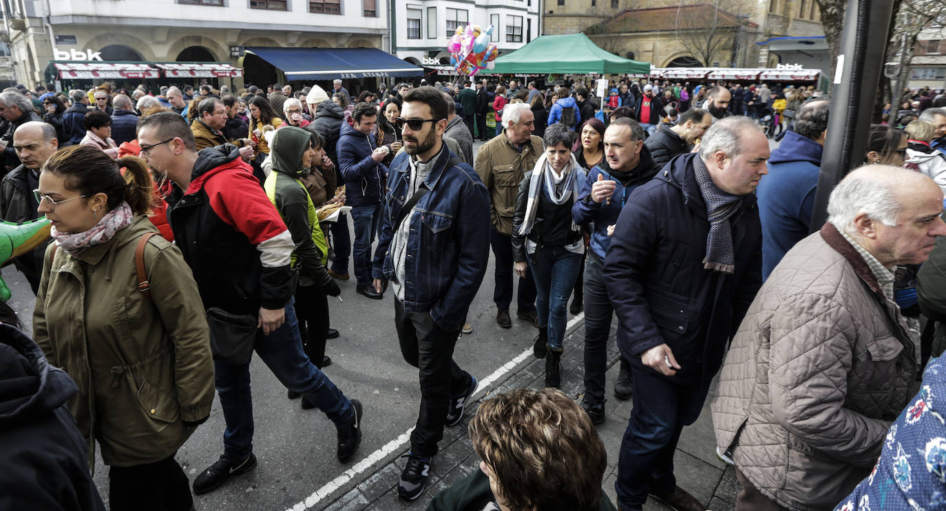 Mungia disfrutó de la tradicional feria con entusiasmo y con la presencia de ilustres invitados como Aitor Elizegi, presidente del Athletic