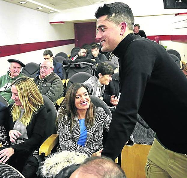 Intxausti estuvo rodeado de familiares, amigos y ciclistas.