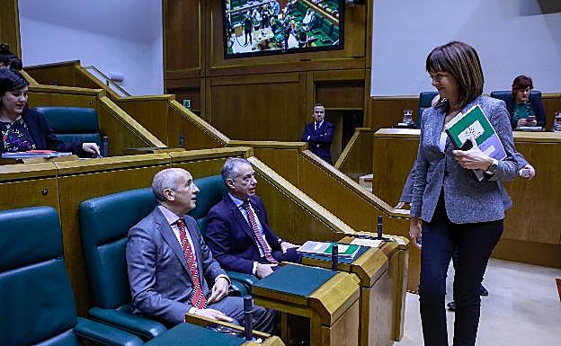 Mendia, Urkullu y Erkoreka, en un pleno del Parlamento vasco. 