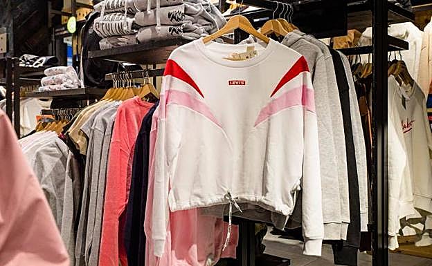 Sudadera de la marca Levi's disponible en la tienda Styling.