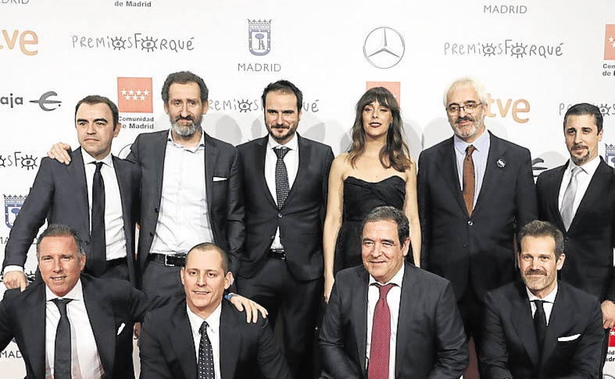 'La trinchera infinita'ko taldeak film onenaren saria eskuratu zuen Forque sarien galan. 