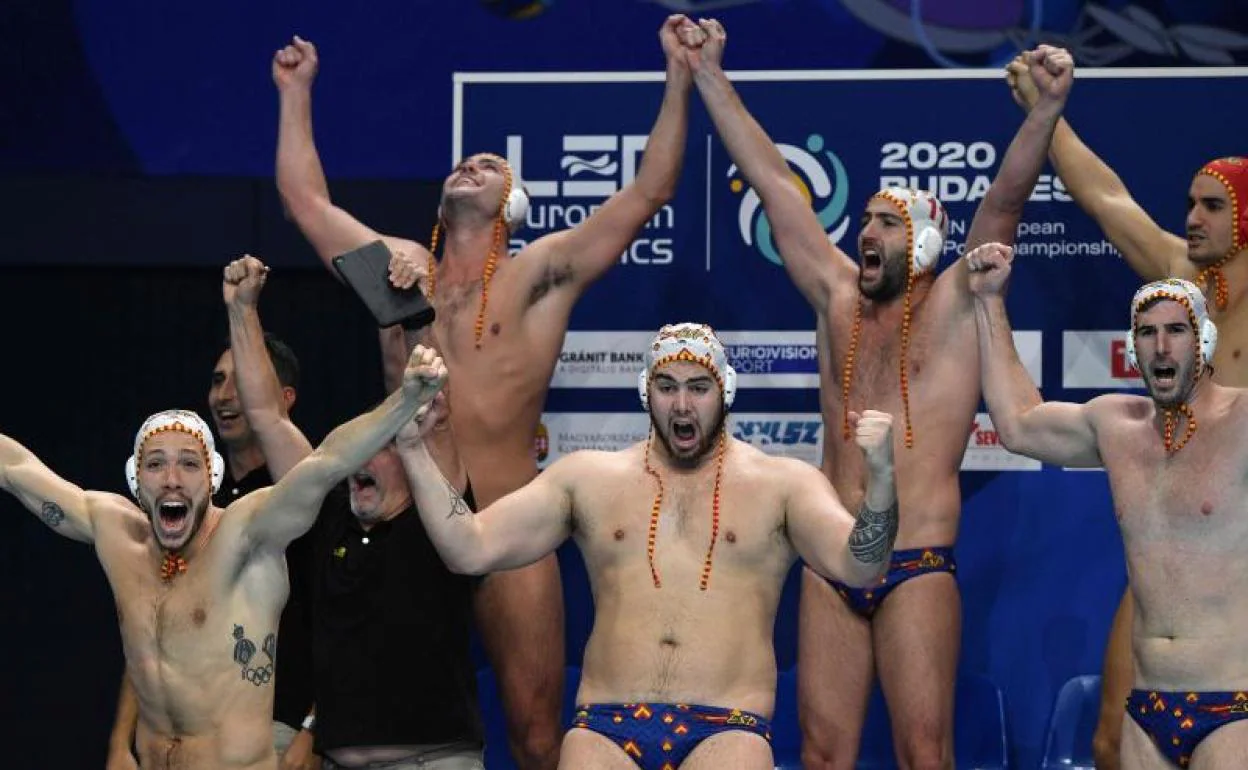 Los jugadores de España celebran el pase a la final del Europeo. 