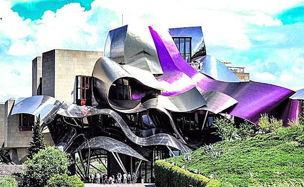 El hotel Marqués de Riscal que diseñó Frank Gehry destaca por sus bellas láminas de titanio y acero inoxidable. Con la ampliación pasará de 43 a 61 habitaciones.