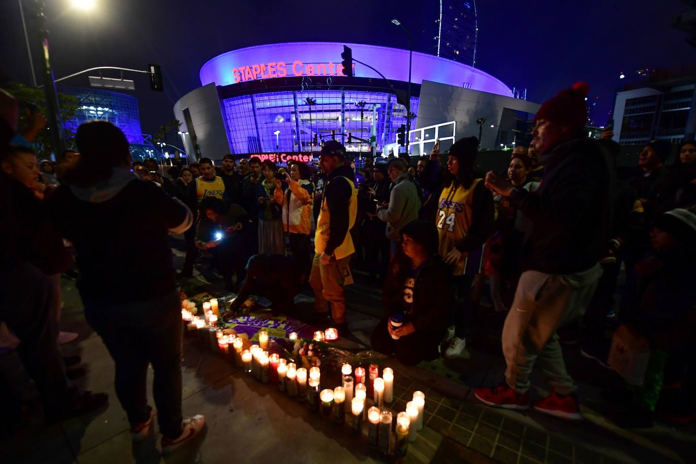 Otro altar improvisado junto al Staples Center.