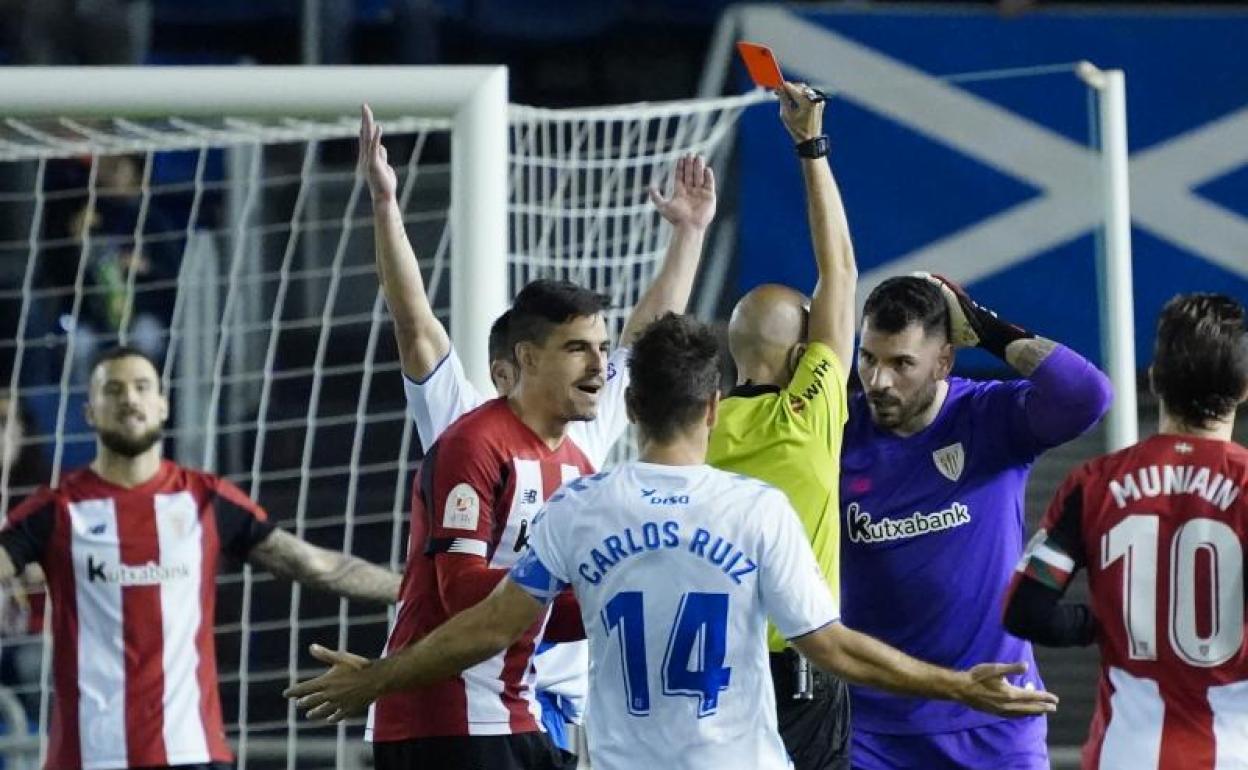 Herrerín recibe la tarjeta roja