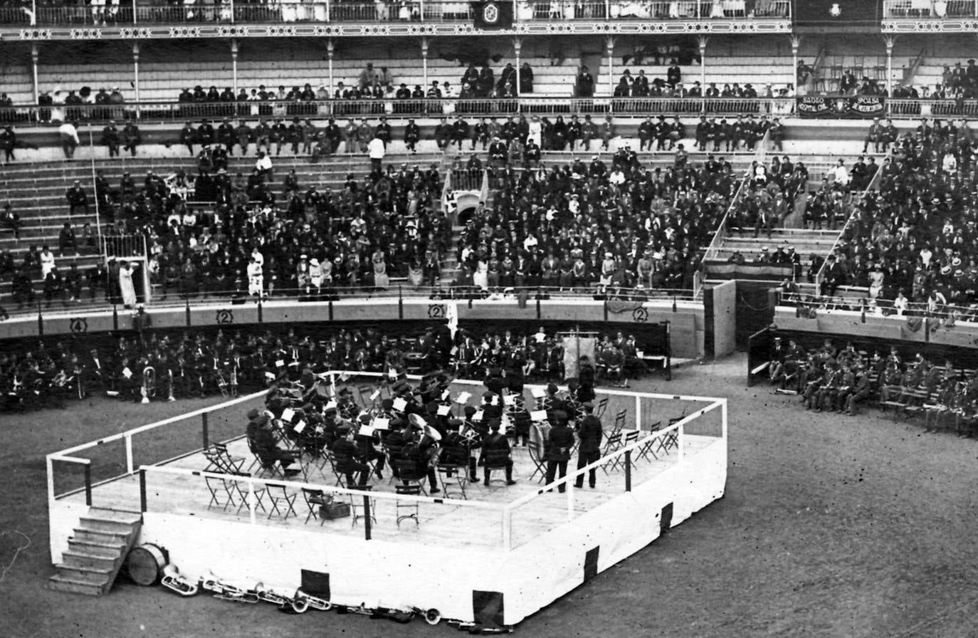 Un concierto en la plaza de toros de Bilbao, organizado por la Asociación de la Prensa.