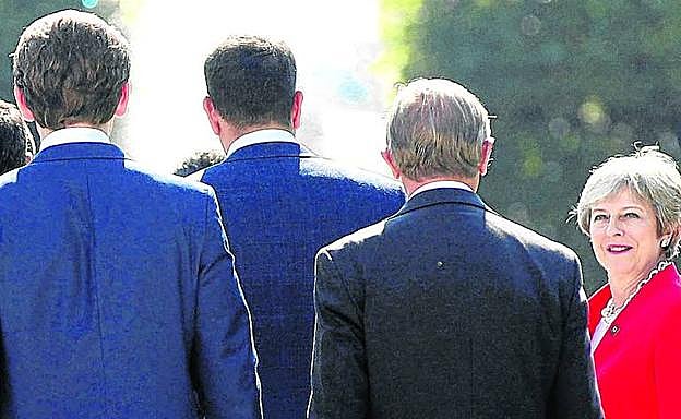 Los dirigentes europeos frente a Theresa May durante la cumbre de Salzburgo, en septiembre de 2018, cuando reforzaron posiciones.