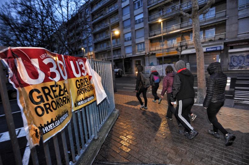 Fotos: La jornada de huelga en Álava. en imágenes