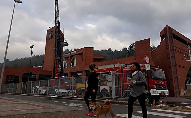 El nuevo parque de bomberos se derribará para construirlo de nuevo sobre la parcela actual. 